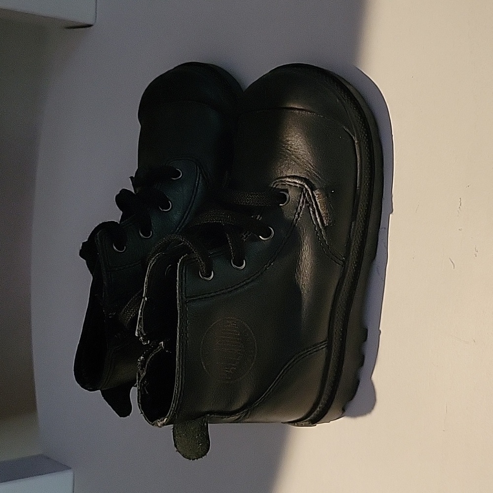 Black Infant boot size 8